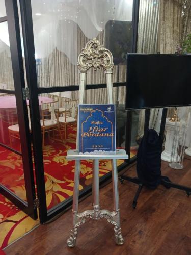 photo 6089335462276743352 y