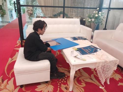 photo 6089335462276743353 y