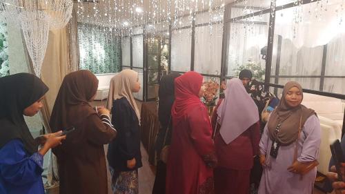 photo 6091642624218872746 y