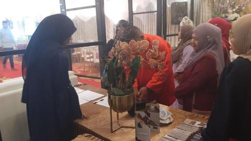 photo 6091642624218872749 y