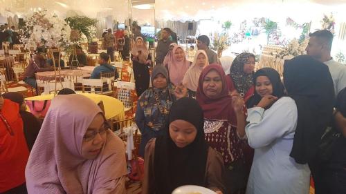 photo 6091642624218872759 y