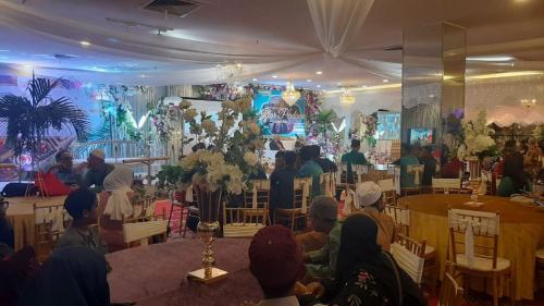 photo 6091642624218872760 y