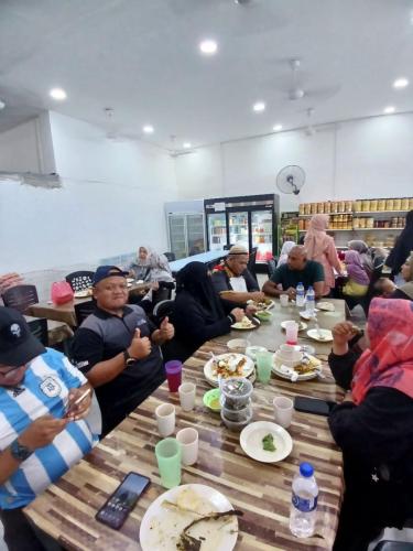 photo 6120402455377329498 y