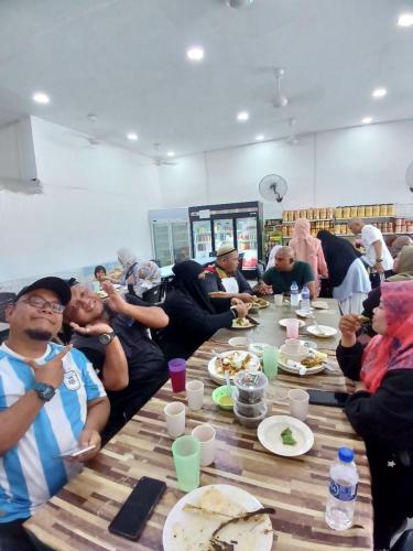 photo 6120402455377329501 y