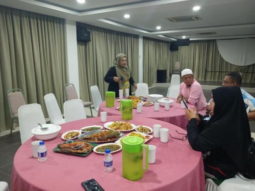 photo 6120402455377329508 y