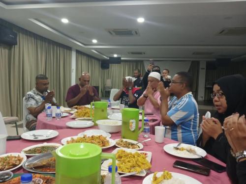 photo 6120402455377329512 y