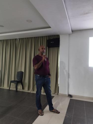 photo 6120402455377329514 y