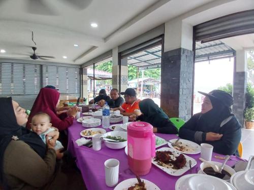 photo 6120402455377329523 y