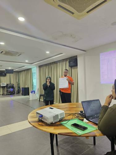 photo 6120402455377329534 y