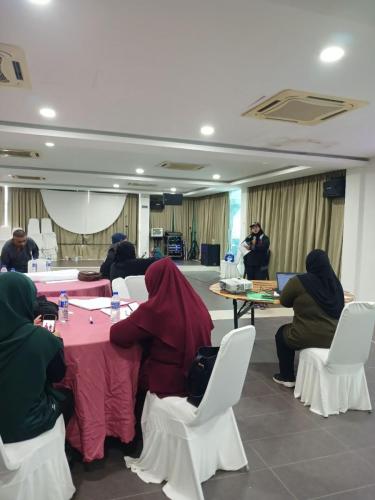 photo 6120402455377329546 y