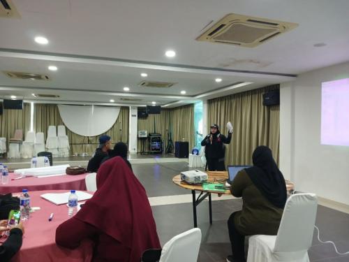 photo 6120402455377329548 y