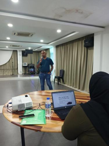 photo 6120402455377329549 y