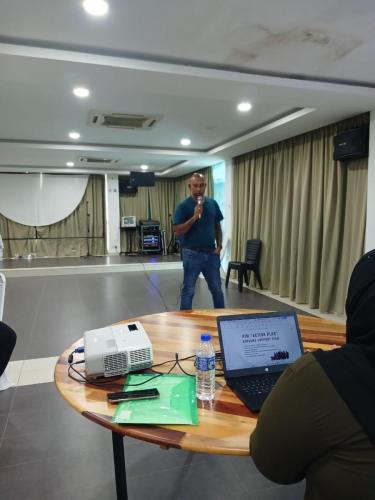 photo 6120402455377329550 y