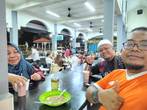 photo 6120402455377329558 y