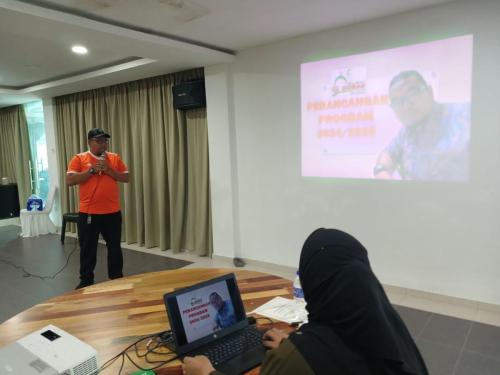 photo 6120402455377329560 y