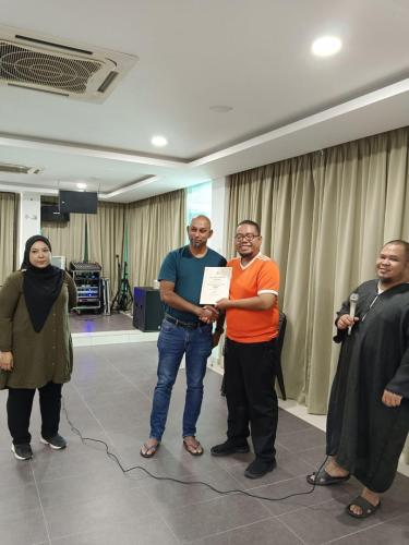 photo 6120402455377330552 y