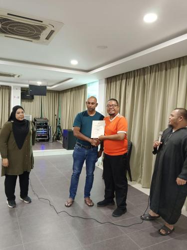 photo 6120402455377330556 y