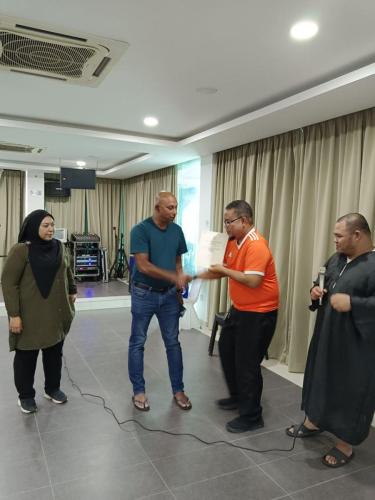 photo 6120402455377330557 y