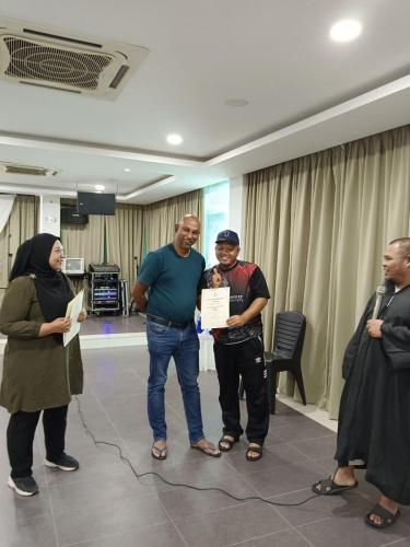 photo 6120402455377330558 y