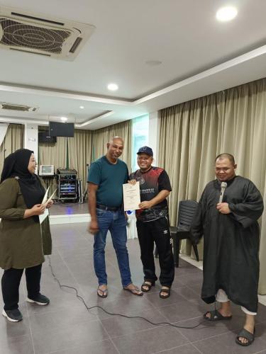 photo 6120402455377330560 y