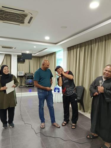 photo 6120402455377330562 y