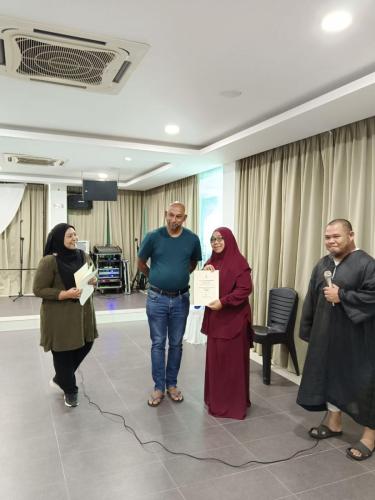 photo 6120402455377330563 y