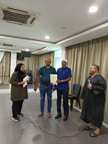 photo 6120402455377330566 y