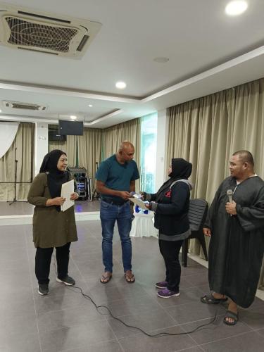 photo 6120402455377330567 y-1