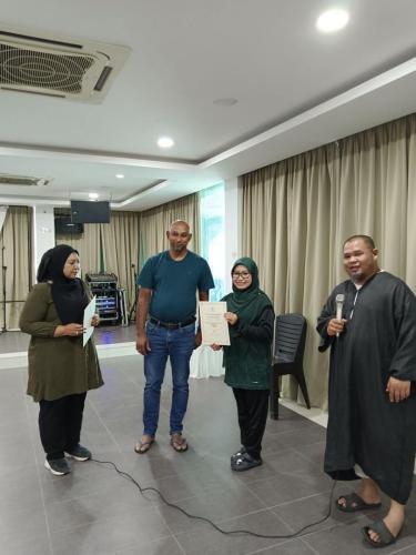 photo 6120402455377330571 y